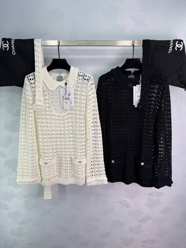 Chane*2026早春新款翻领收腰针织套头毛衣罩衫 定制Yb棉毛纱线织造，细腻舒适，品相高级，翻领针织套头罩衫版型，大身以疏密有致的镂空纹理钩织，领边波浪包边