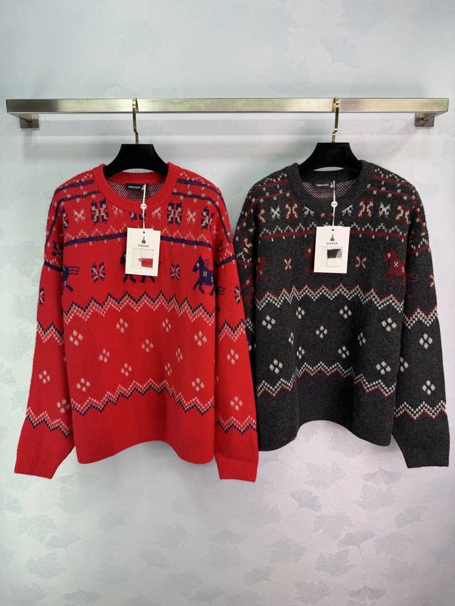 Dinae*2026早春新款 马年限定 提花圆领套头针织毛衣！定制羊毛针织材质织造 密实针织 细腻柔软舒适 质感高级 圆领长袖毛衣剪裁 通体大身多钟元素提花图案