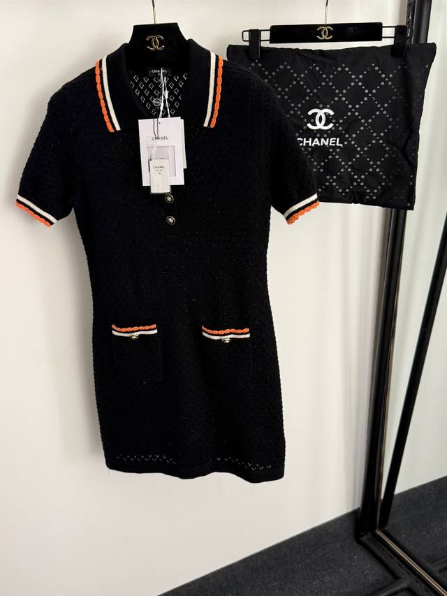 款号20258301 Chane*新款 狮子头纽扣拼色翻领镂空针织短袖连衣裙，配收纳袋，杏色，黑色，36 38 40， 38码：肩宽36，胸围80，袖长22，长