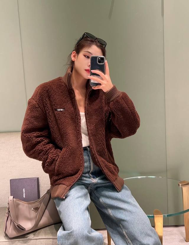 prad* 25Fw秋冬新款 立领羊羔毛抓绒拉链外套丨独家Yb开发！顶级高版出品！选用蓬松泰迪抓绒面料，软而不塌，保暖性拉满的同时还不会显臃肿，立领+拉链款型，