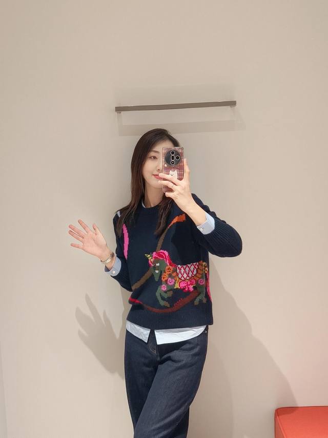 Erd*S 25Fw秋冬新款 生肖提花圆领羊绒衫丨独家高版出品！限定生肖提花，一眼戳中少女心，细腻羊绒羊毛混纺面料，摸上去像裹了团云朵，贴肤暖而不闷；宽松微落肩