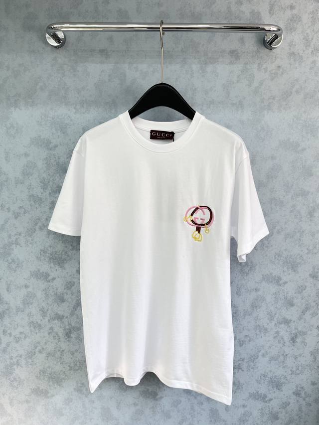 爆款现货 原单品质 Guc*｜25新品刺绣短袖T恤 宽松版型上身巨显瘦！ 定制最新工艺 低调奢华！ 时髦精必备单品解锁所有穿搭！ 认准我家品质！经典单品时髦又高