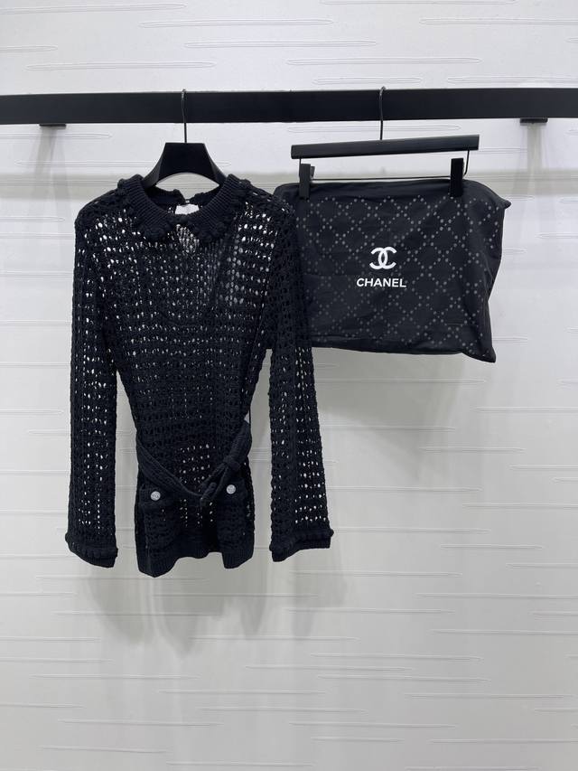 上新原单高端品质 Chane* 2025秋冬最新系列！翻领收腰针织套头毛衣罩衫！定制Yb棉毛纱线织造，细腻舒适，品相高级，翻领针织套头罩衫版型，大身以疏密有致的