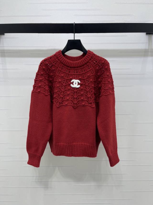 上新原单高端品质 Chane* 2025秋冬最新系列！浮雕立体镂空针织长袖毛衣！定制羊毛混纺针织纱线材质 质感高级 密度细针织造 竖坑条肌理 呈现显瘦视觉效果