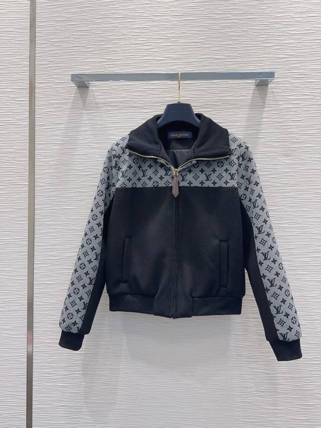 Louis Vuitto* 2025Fw新款外套 出货即爆单 特殊材质有肌理感 每个小细节都非常注重 恰到好处的高级感 立体剪裁 让成衣上身更为精致洋气 开模定