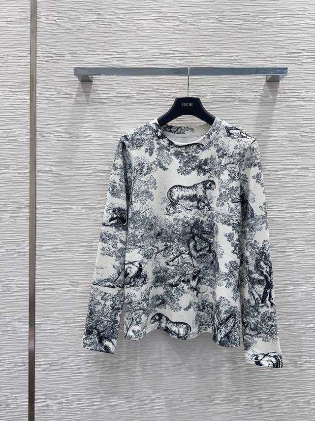 Christian Dio* 2025Fw新款德绒打底衫 高级大气 柔软弹力很舒服 满满的穿搭高级感 创新面料 轻盈柔软 实物非常赞！显身材 上身洋气百搭，穿搭