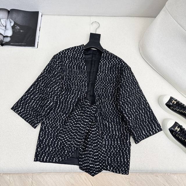 王一博同款 C家 25Ss 秋冬最新款小香风亮片编织绑带装饰外套绝美高级亮片编织面料实物超美 立体肌理感精致感满满 上身自带一种高贵气质 定制3D立体剪裁版型巨