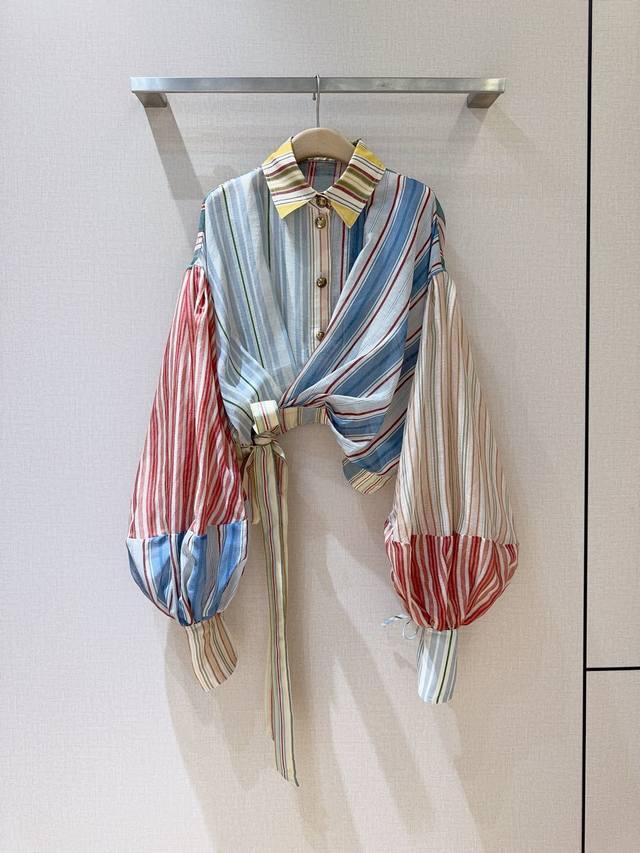 Z*I*M*M 26春夏Rebellion系列条纹衬衫，丝麻混纺材质，轻薄透气超适合春夏！彩色条纹+灯笼袖+裹身系带，法式复古感满满，优雅又有个性 。腰部系带凸