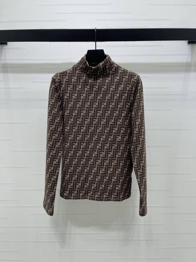 上新原单高端品质 Fend* 2025秋冬最新系列！高领老花长袖打底衫！定制磨毛面料材质 质感舒适 弹力好穿 高领长袖打底剪裁 通体满幅老花字母提花图案 设计保