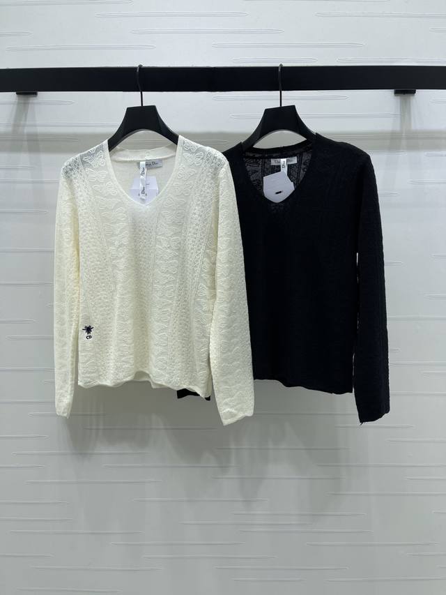 上新原单高端品质 Dio* 2026早春最新系列！蝴蝶钩花套头毛衣！定制丝毛纱线织造，质感高级，舒适柔软，V领套头毛衣剪裁，平针细腻肌理，大身通体螺纹包边，轻松