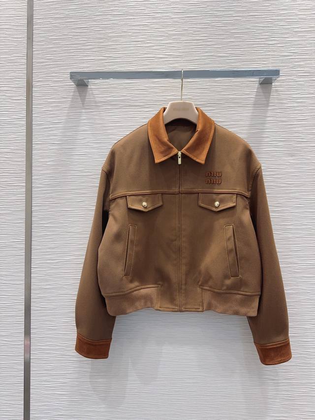 Miu Mi* 2025Fw新款夹克外套 火箭速度出品！整件立体剪裁 全方位精致做工 上身超级遮肉显瘦 穿出清爽时髦的高级感 日常优雅又时髦巨百搭 颜色很好看