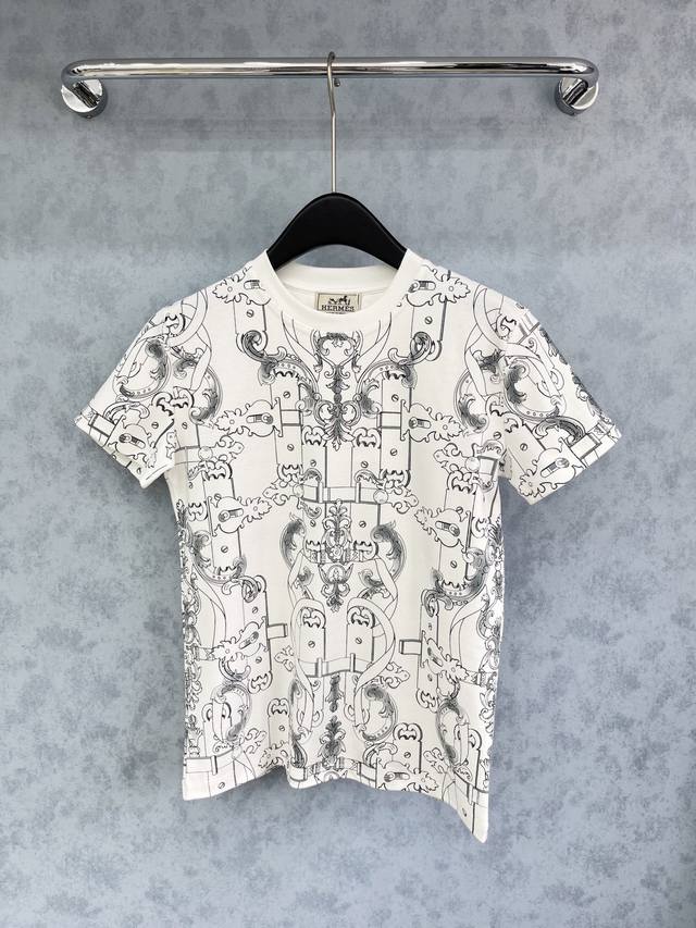 爆款现货 原单品质 Her*｜25新品印花短袖T恤 精致常规版型上身巨显瘦！ 定制最新印花 低调奢华！ 时髦精必备单品解锁所有穿搭！ 认准我家品质！经典单品时髦