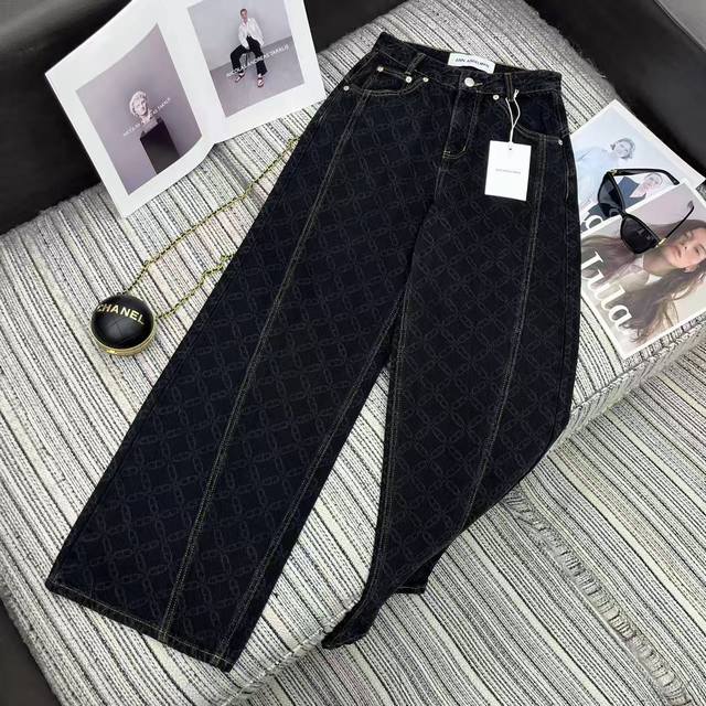 Ann Andelm*N 25Fw秋冬新款 满印Logo宽松牛仔裤丨独家高版出品！采用高密牛仔面料，挺括不易皱，同时保留舒适垂坠感；高腰+阔腿宽松版型，从臀部自