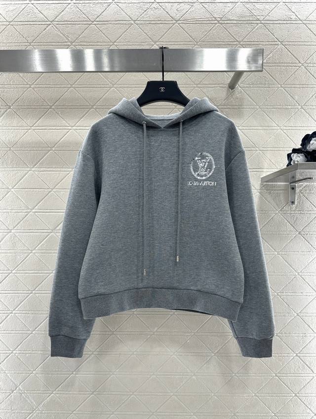 Louis Vuitto*2025新品上架 连帽亮片徽标卫衣长裤套装 定制Yb斜纹全棉材质，秋冬保暖厚度，舒适好穿，连帽套头卫衣长裤套装，抽绳调节，帽领后侧胸口