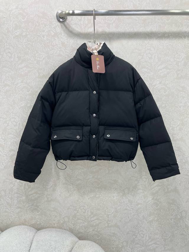 Loropiann* Lp30新款高奢极简风穿搭立领羽绒服 90白鸭绒 定制五金 延续品牌一惯的低调气质 整体纯色内衬格纹 面包服版型下摆抽绳可收紧设计上身又A