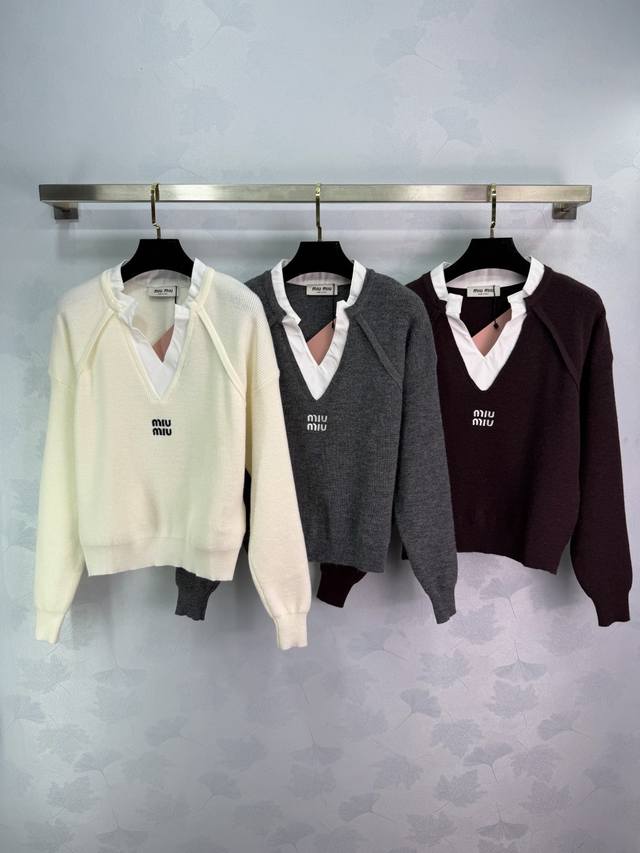 Miu*V领针织衫，柔软亲肤，米白色超温柔3色3码Sml 。T226B.