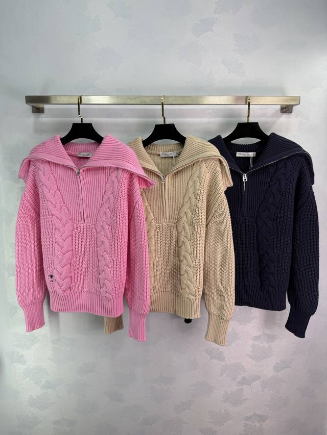 Dio*麻花针织拉链衫，采用标志性立体麻花纹理，柔软羊毛混纺，穿着超舒适3色3码Sml 。T226B