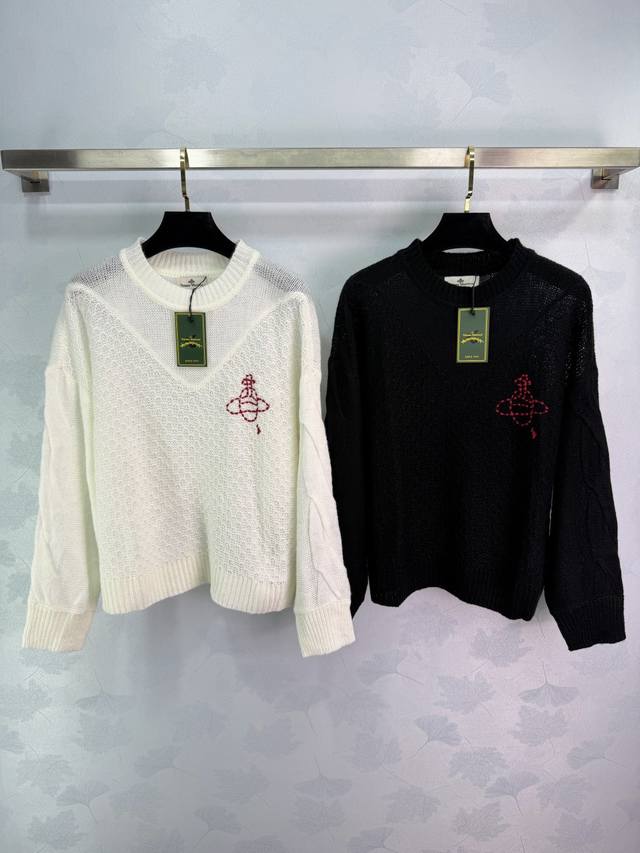 西太后Viviennewestwood，秋冬毛衣，采用柔软针织材质，触感细腻舒适，穿着超轻盈~胸前有标志性土星Logo刺绣，辨识度满分