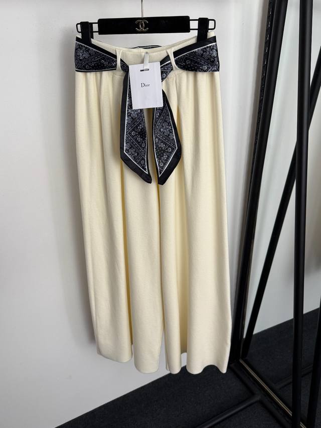 款号20258197 Dio*新款 配复古腰带高腰针织阔腿长裤，杏色，深灰色，黑色， 均码：腰围64弹力，长96；重量：0.745Kg