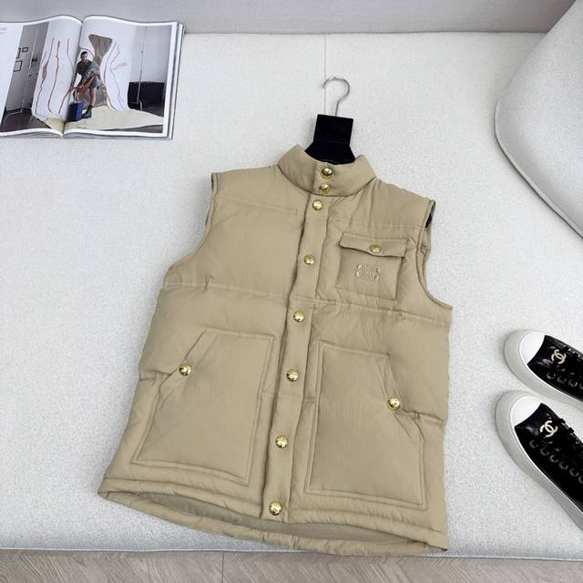 Ce 25Ss 秋冬最新款凯旋门刺绣口袋装饰立领羽绒马甲 立体剪裁H版型 时髦又帅气 定位字母Logo凯旋门刺绣口袋装饰 国标90白鹅绒填充 原版定制提花记忆丝