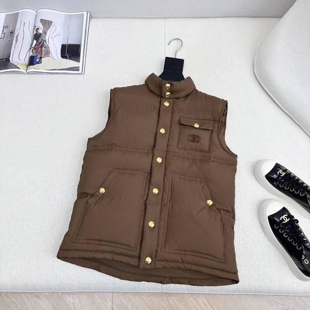 Ce 25Ss 秋冬最新款凯旋门刺绣口袋装饰立领羽绒马甲 立体剪裁H版型 时髦又帅气 定位字母Logo凯旋门刺绣口袋装饰 国标90白鹅绒填充 原版定制提花记忆丝