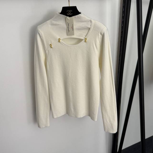 款号20258163 Schiaparelli*新款 金属钥匙孔别针半高领镂空长袖针织衫上衣，米白色，红色，咖色， 均码：胸围78，袖长62，长58；重量：0.