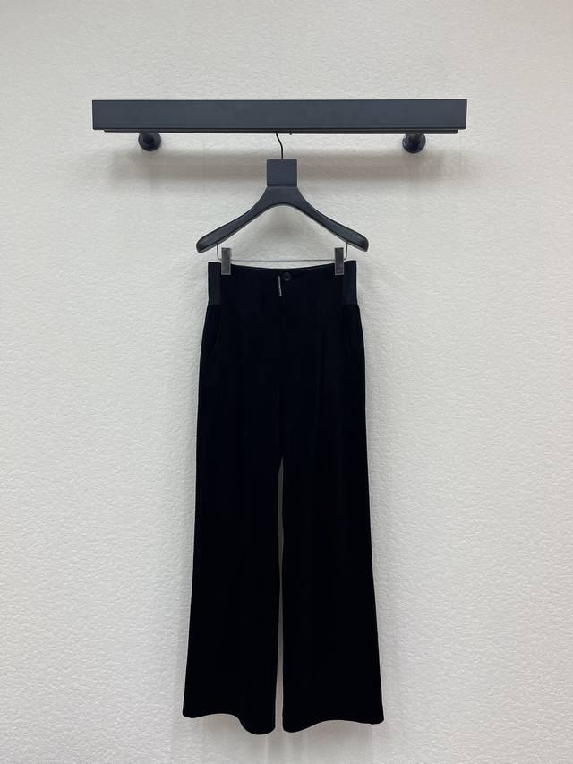 Alexand*R Wang 26Ss早春新款 撞色边腰头阔腿裤丨独家高版出品！面料为挺括的垂感材质，兼顾质感与舒适度；采用中低腰+阔腿直筒版型，搭配腰头撞色包