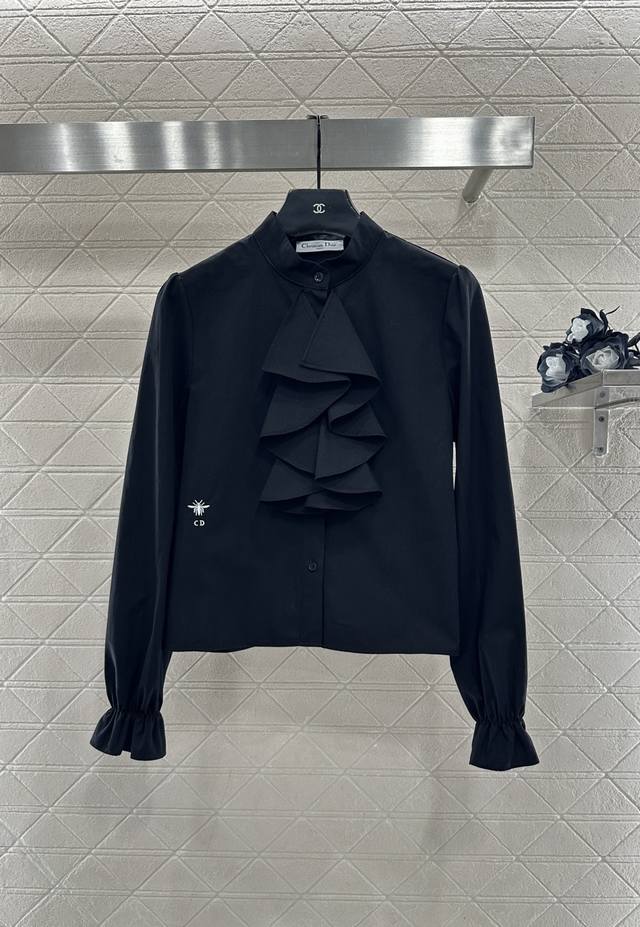 Dio*2025新品上架 堆叠蛋糕领衬衣 定制Yb斜纹全棉材质，质感细腻，舒适透气，花边衬衫版型，大身简约素色，百搭不挑年龄，立领前襟点缀三角外扩形的堆叠蛋糕领