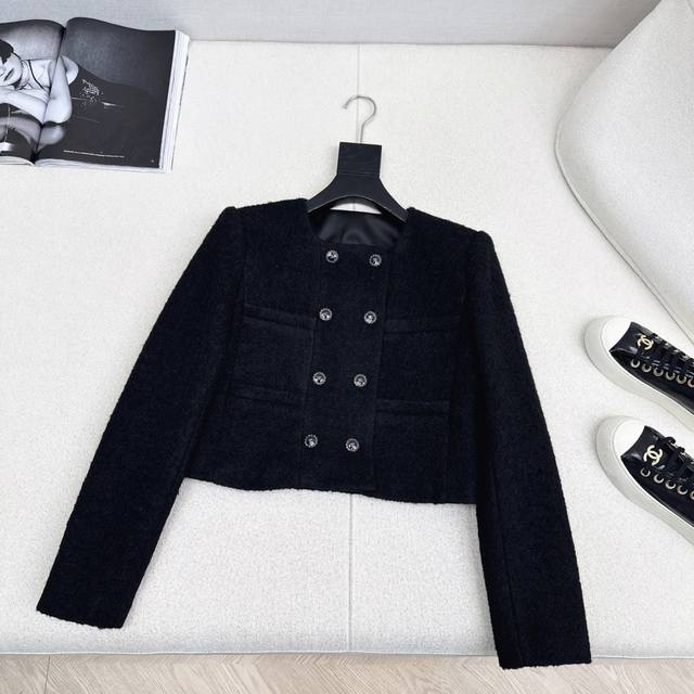 周迅同款 C家 26Ss 早春最新款双排扣小短款编织毛呢外套 绝美高级编织面料实物超美 立体肌理感精致感满满 上身自带一种高贵气质 实穿度高颜值也更高 法式名媛