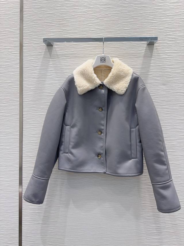 Loe W*E2025Fw新款 100%pu皮 时尚帅气 高版出品！很独特的品味与个性经典款版型设计简洁而优雅 独特的工艺 多了一份精致与细腻 Sml Xl S