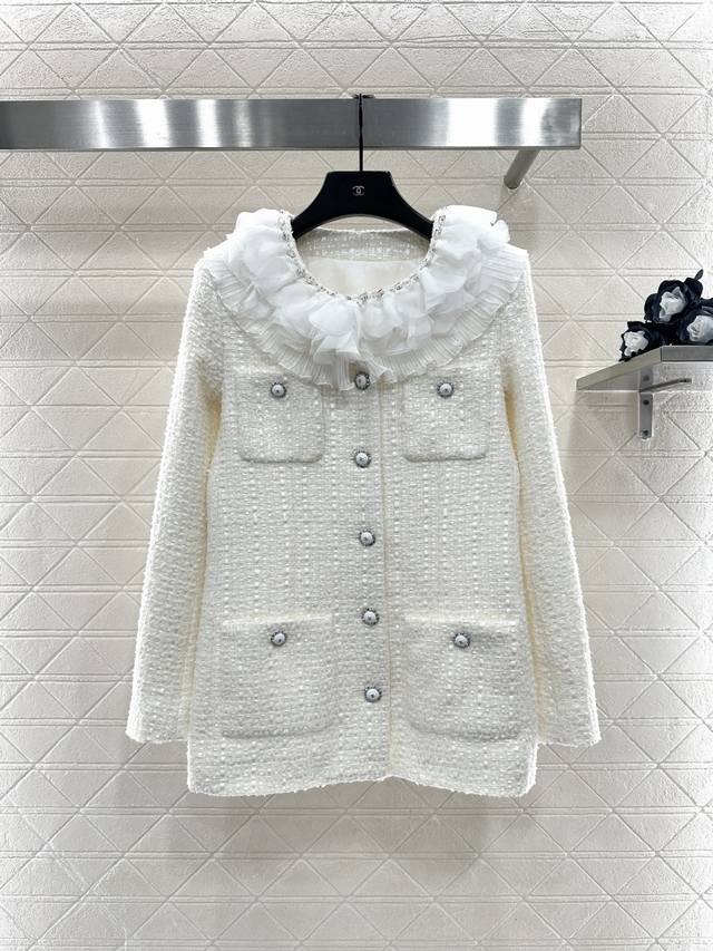 p300Chane*2026新品上架 层叠花边洋装短裤套装 定制Yb进口粗纺羊毛呢材质，质感高级，品相十足，翻领洋装外套版型，领边钉珠刺绣固定，风琴褶皱花边装饰