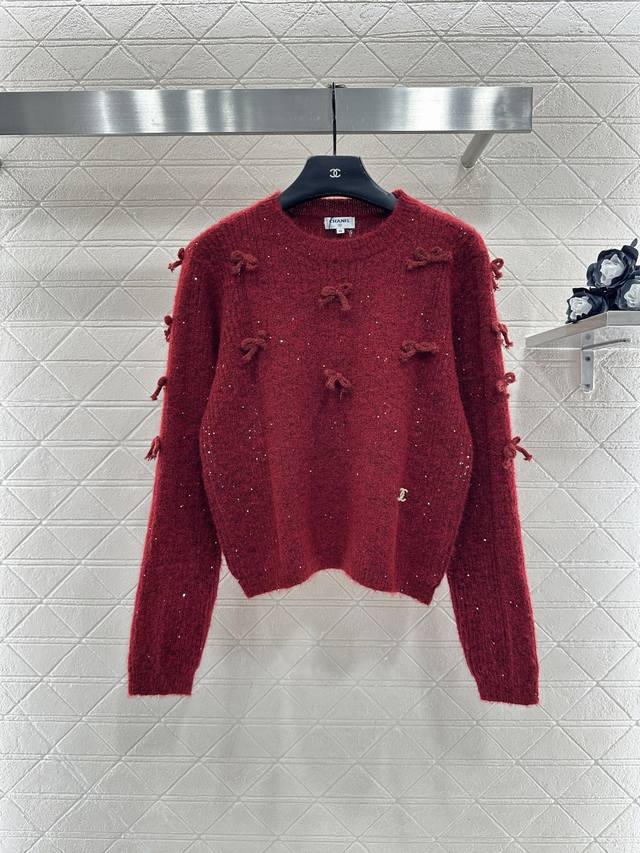 Chane*2026新品上架 蝴蝶结亮片套头毛衣 定制Yb进口纱线织造，柔软细腻，穿搭舒适，圆领套头毛衣剪裁，通体纱线穿插亮片点缀，随光线折射散发低调奢华光芒，