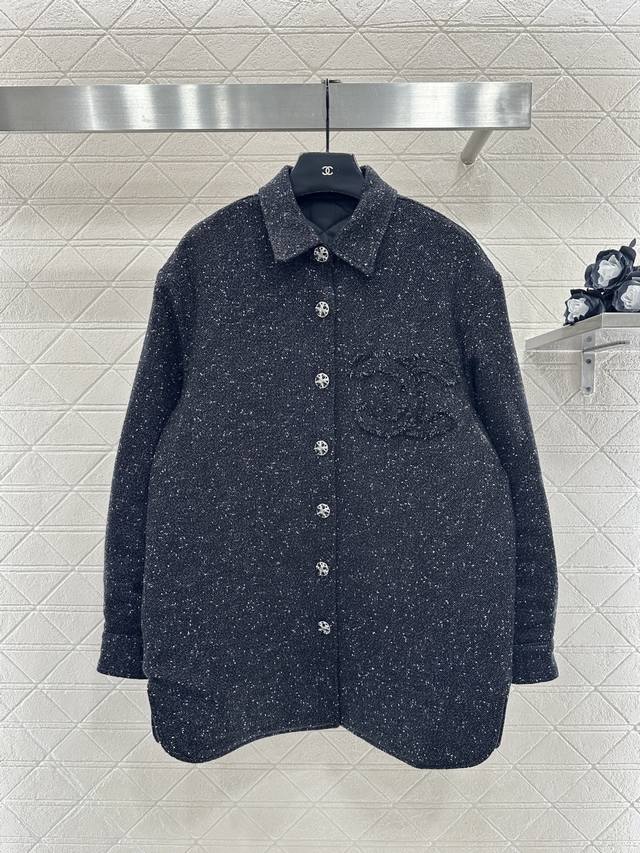 Chane*2025新品上架 复古粗纺棉服外套半裙套装 定制Yb进口羊毛呢材质，质感高级，品相十足，内里菱格压纹填充羽绒棉材质，保暖不显臃肿，翻领衬衫外套，通体