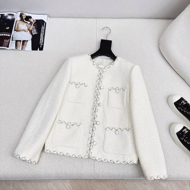 C家 26Ss 早春最新款小香风编织粗纺花呢中长款四口袋装饰外套绝美高级编织面料实物超美 立体肌理感精致感满满 上身自带一种高贵气质 定制3D立体剪裁版型巨显瘦