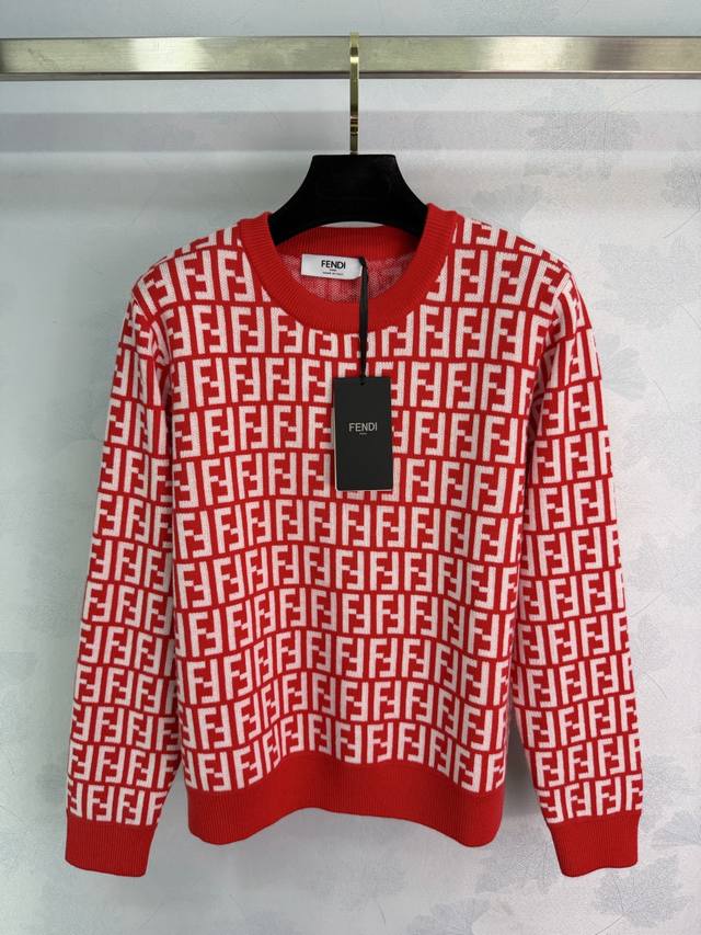 Fe*2026早春新款提花圆领针织毛衣！定制羊毛混纺纱线材质织造，质感高级，舒适柔软，圆领针织毛衣剪裁，通体大身满铺双F字母徽标图案，彰显品牌调性，开宽松版型不