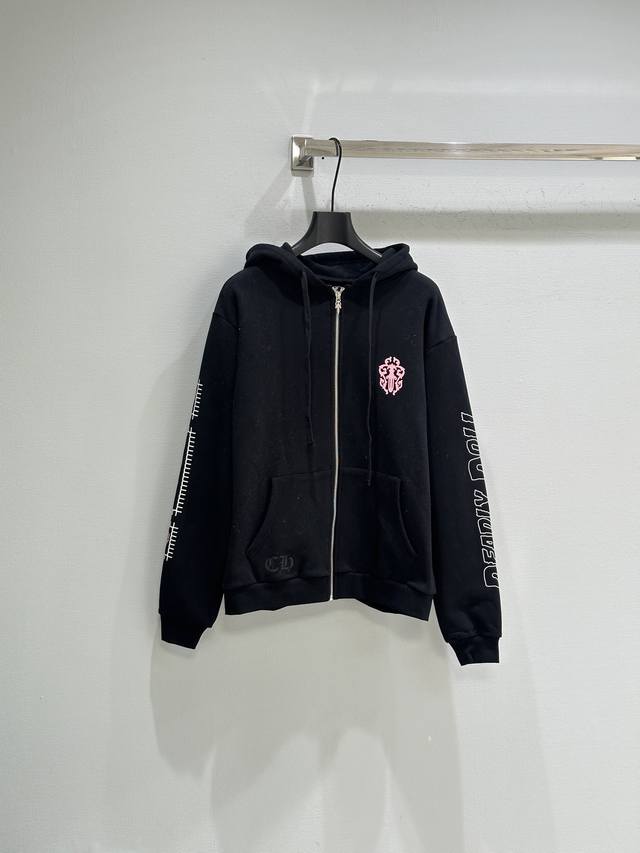 25Ss冬季新款上新！经典马蹄印花连帽卫衣，背部马蹄图案超有辨识度，哥特风满满！黑色主色调+马蹄印花，低调又有个性随便搭配都很酷！现货供应黑色Sml