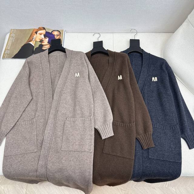 独家款～ Max 25Ss 秋冬最新款慵懒风羊毛套装宽松廓形长款开衫+高领打底毛衣+松紧腰羊毛裤 定制的百分百加厚精纺羊毛纱线面料 简约大气慵懒版型 经久耐穿