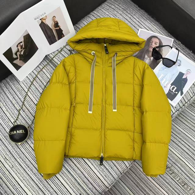 独家定制 设计款 强烈推荐 25年早秋冬系列 M家新款连帽面包款羽绒服外套 充绒量饱满 90白鸭绒填充 高端品质 3色3码 .