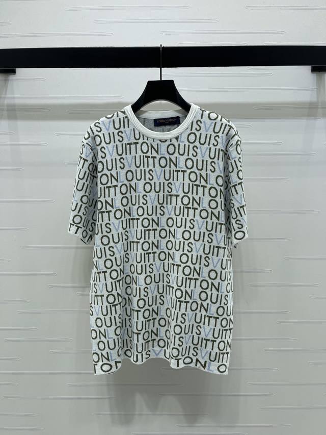 上新原单高端品质Louis Vui*Ton 2026早春最新系列！字母针织短袖上衣！定制羊毛纱线织造 质感高级 舒适柔软 圆领正肩短袖毛衣版型 大身通体撞色字母