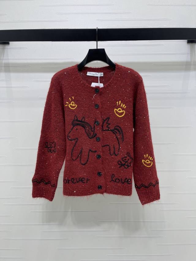 上新原单高端品质 Dio* 2026早春最新系列！马年限定 撞色刺绣圆领针织开衫！定制羊毛针织材质 亲肤软糯 密实细腻 圆领长袖毛衣剪裁 大身前襟刺绣童趣小马元