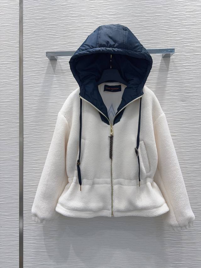Louis Vuitto* 2025Fw新款人造羊羔毛外套 时髦低调气质又奢华高级！版型百搭不挑人，定制科技面料 做工品质看细节。白富美必入！强烈推荐。Sml