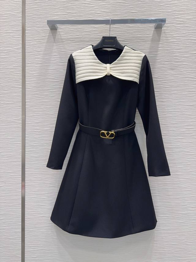 Valentin* 2025Fw新款连衣裙 定制面料 复古时髦 贴合舒适与时髦的双需求能融入每个日常的穿搭场景中。俏皮减龄充满元气的设计元素相呼应。Sml S裙