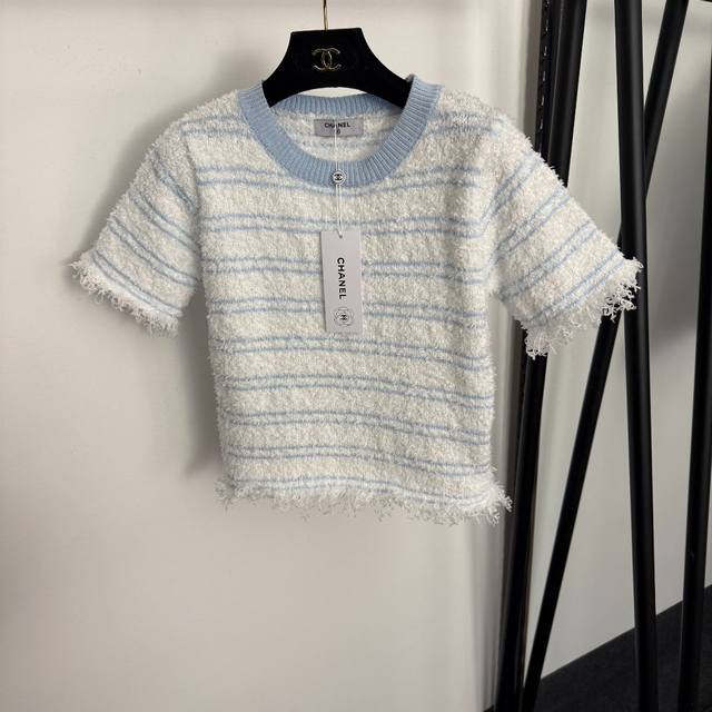 款号20258452 Chane*新款 小香Logo流苏条纹短袖针织衫T恤，白色，黑色， 均码：胸围84，袖长19，长47；重量：0.240Kg .