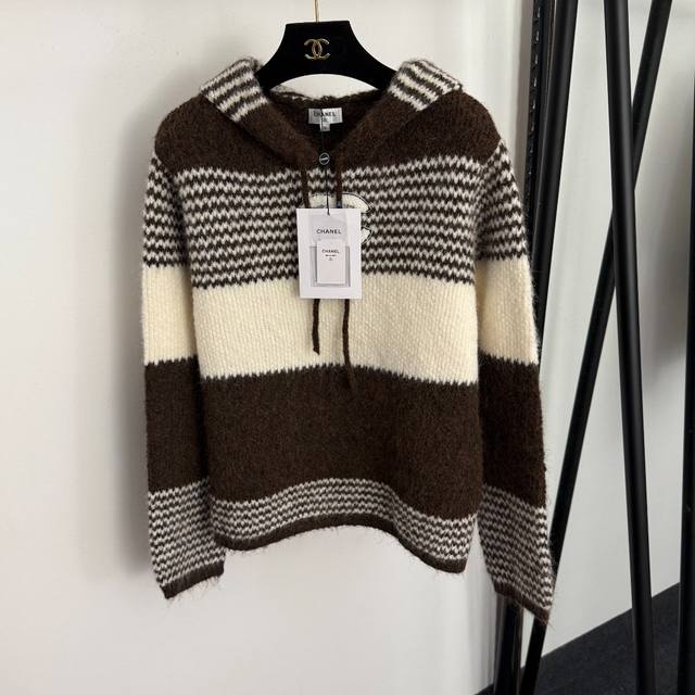 款号20258435 Chane*新款 小香Logo刺绣贴布长袖连帽条纹套头针织衫卫衣，咖色，蓝色，36 38 40， 36码：肩宽40，胸围116，袖长56，