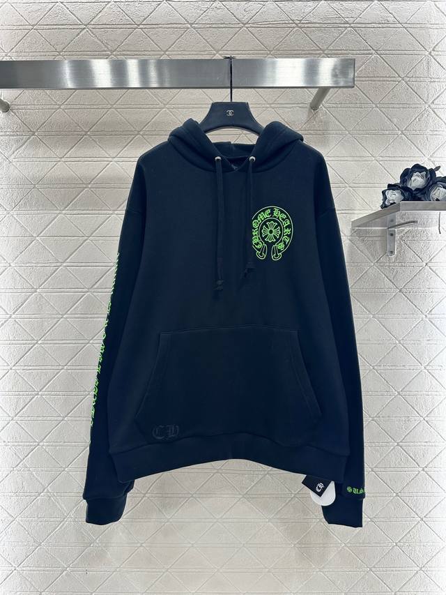 Chrome Hear*2025新品上架 十字架连帽抽绳卫衣 定制Yb原生全棉材质，穿搭舒适，质感十足，内里短绒磨毛，秋冬保暖性能更佳，连帽居中插兜套头卫衣裁剪