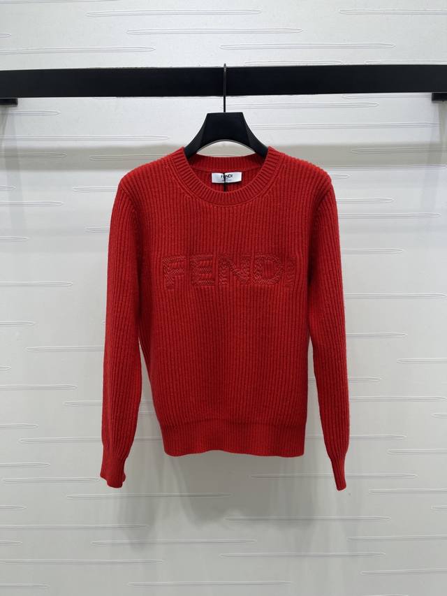 上新原单高端品质 Fend* 2025秋冬最新系列！刺绣字母圆领套头毛衣！定制羊毛针织材质，质感高级，舒适柔软，圆领长袖毛衣，领口袖口螺纹包边与衣摆相呼应，居中