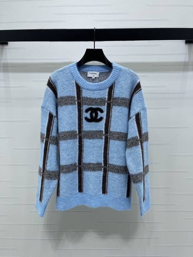 上新原单高端品质 Chane* 2025秋冬最新系列！撞色格纹套头长袖毛衣！定制羊毛混纺纱线材质织造 柔软舒适 质感上乘 圆领针织毛衣剪裁 胸前品牌双C Log