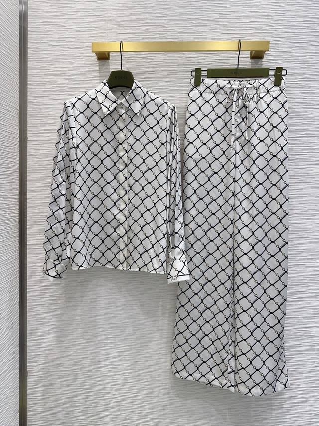 Gucc* 2025Fw新款衬衣 丝滑面料 渗透印花 复古时髦 低调气质又奢华高级！版型百搭不挑人，定制科技面料 做工品质看细节。白富美必入！强烈推荐。Sml