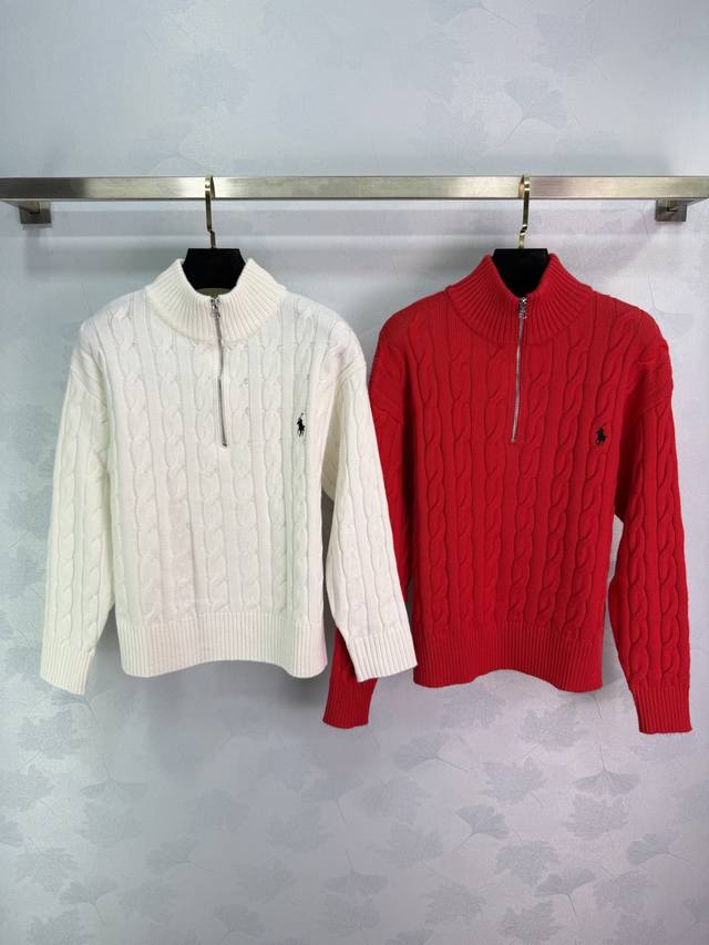 po*2025秋冬新款翻领半开襟长袖毛衣！定制羊毛纱线织造 柔软亲肤 质感十足 半开襟拉链裁剪 时髦休闲 胸前饰以战马徽标刺绣 品牌格调瞬间提升 通体麻花编织版