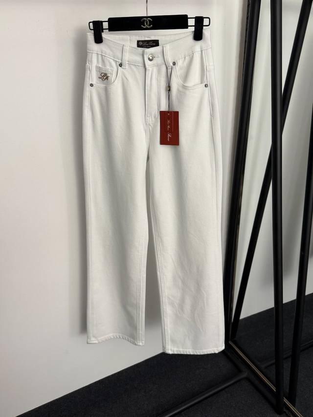 款号20258466 Loro piana*Lp新款 Logo刺绣口袋百搭显瘦牛仔长裤，白色，蓝色，26 27 28 29， 26码：腰围62，长106；重量：